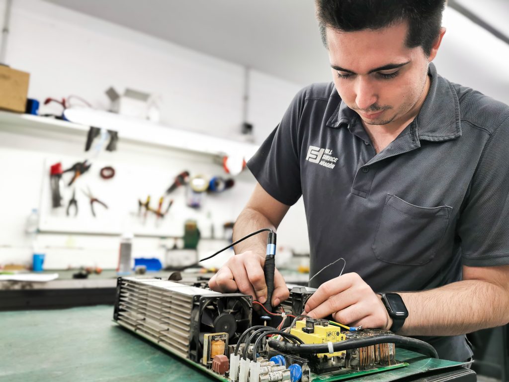 Técnico de laboratorio electrónico de FSA