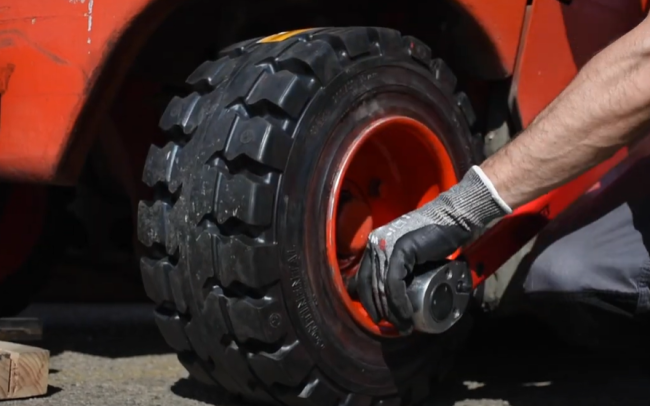 cambio de ruedas en carretillas