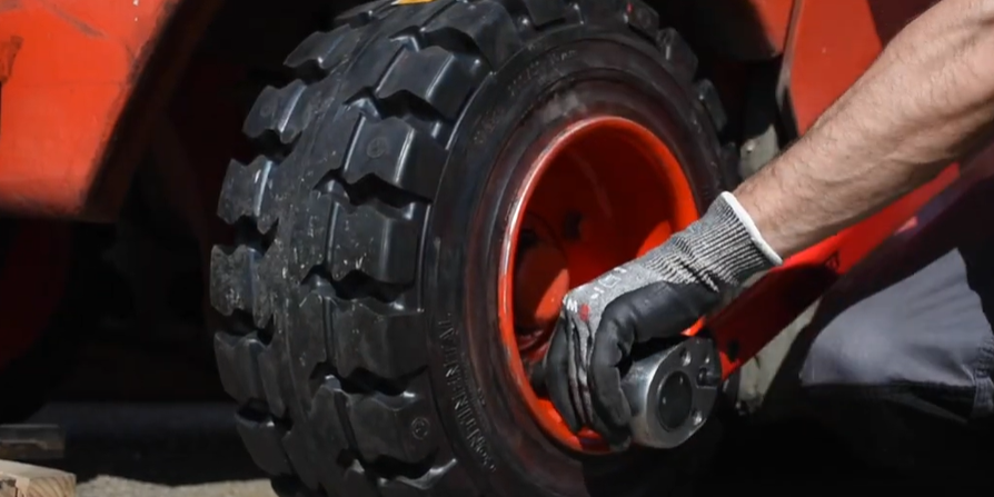 cambio de ruedas en carretillas