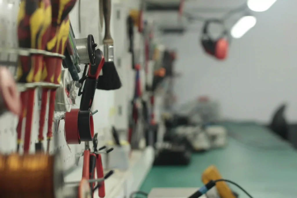 Laboratorio electrónico de Full Service Aragón en el Polígono Industrial Malpica de Zaragoza, donde reparamos placas electrónicas industriales